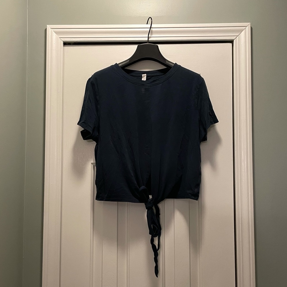 Lululemon navy top